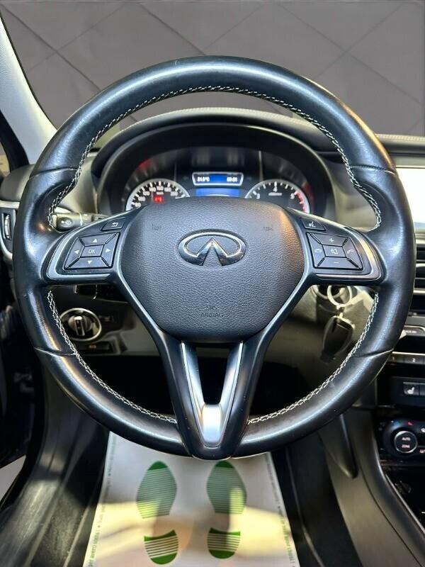 Infiniti Q30 1.5 diesel Premium Tech GALLERY WHITE