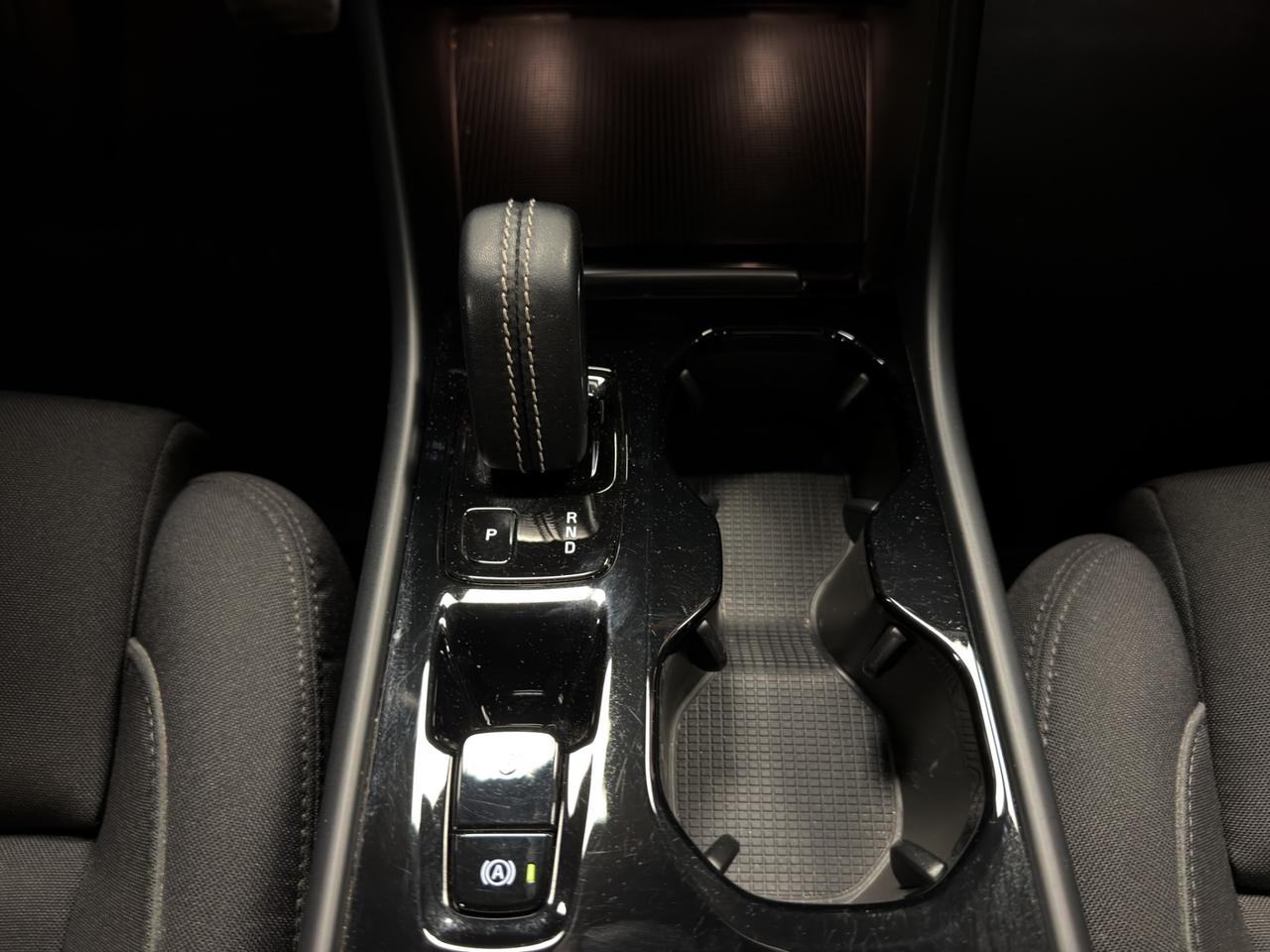 Volvo XC40 1.5 t4 phev R-design auto my21 - 24 MESI GARANZIA