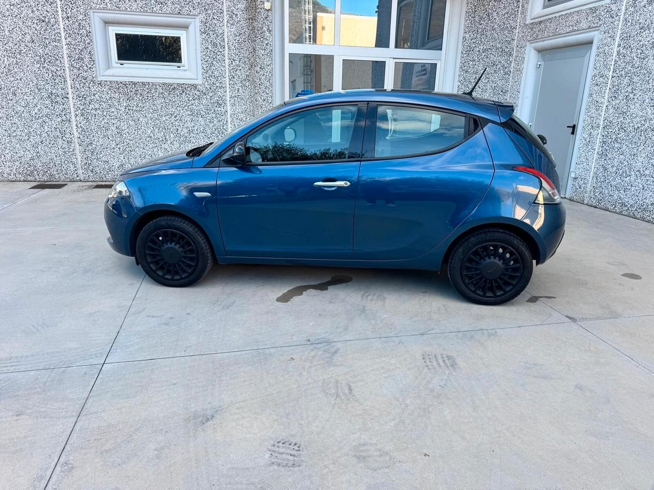 Ypsilon 1.0 FireFly 5 porte S&S Hybrid Silver