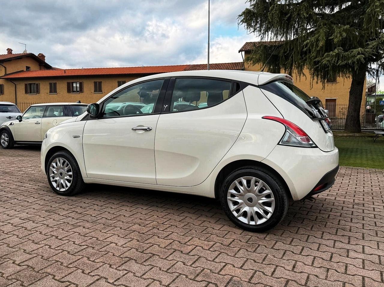 Lancia Ypsilon 1.2 69 CV 5 porte S&S OK NEOPATENTATI