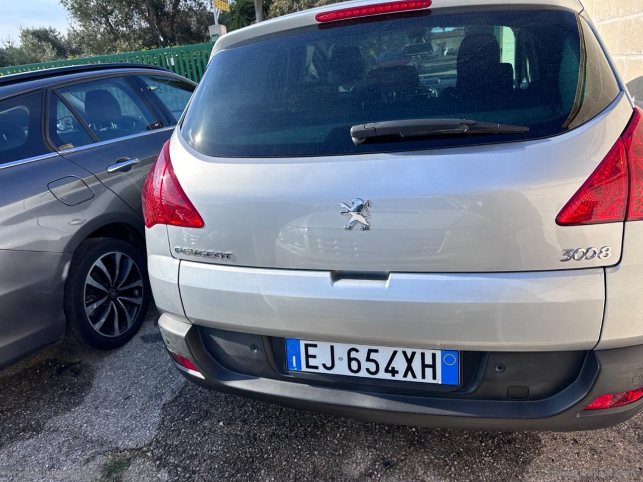 PEUGEOT 3008 1.6 HDi 112 CV Business