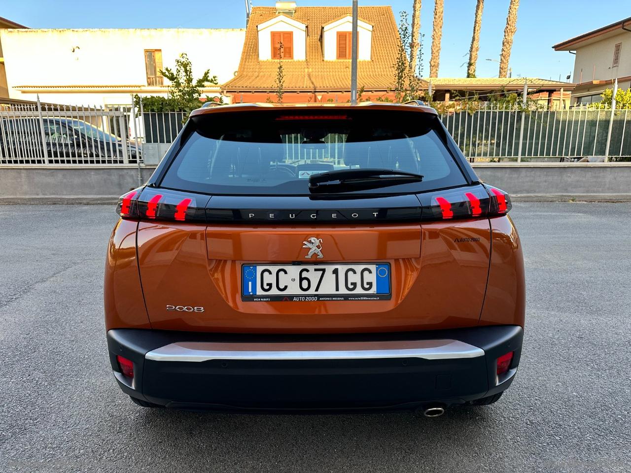 PEUGEOT 2008 BlueHDi 130 S&S EAT8 Allure