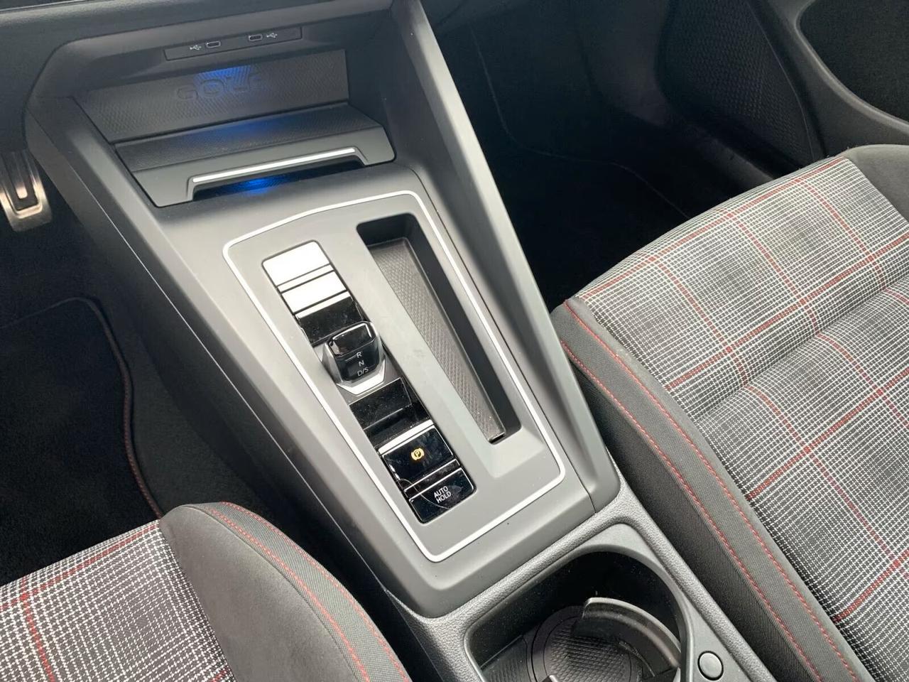 Volkswagen Golf GTI 2.0 TSI DSG BLACKSTYLE PANO MATRIX NAVI-PRO KAMERA