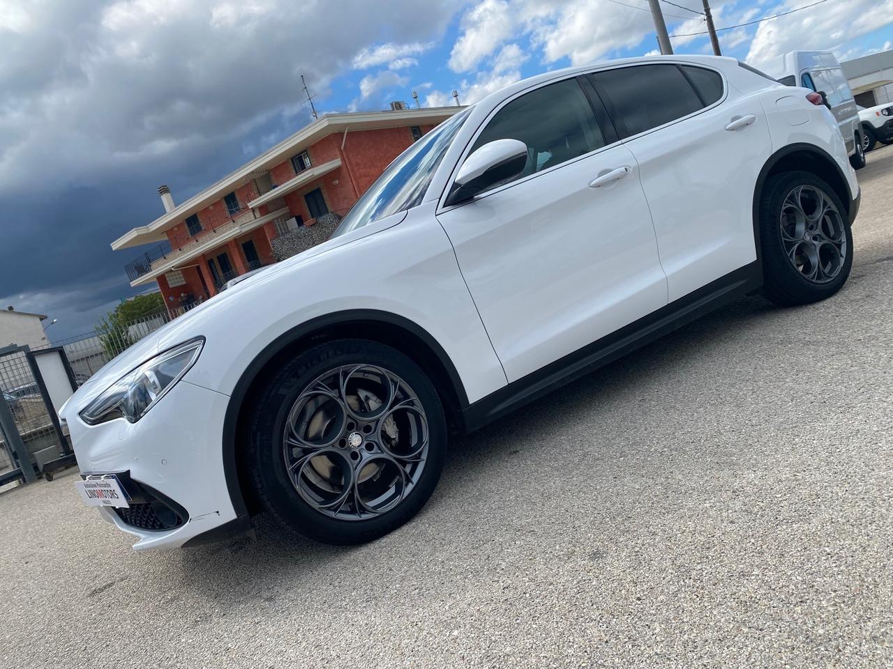 Alfa Romeo Stelvio 2.2 Turbodiesel 180 CV AT8 RWD Executive