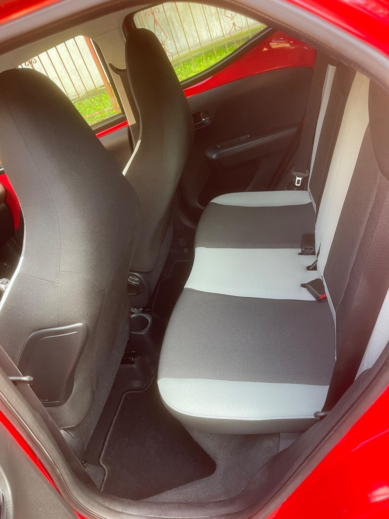 Toyota Aygo 1.0 VVT-i 69 CV 5 porte x-wave Bordeaux TSS