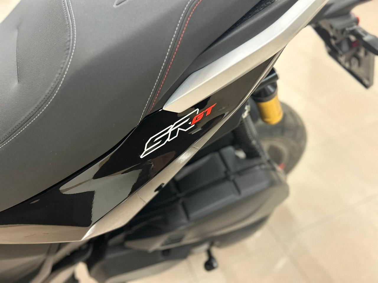 Aprilia SR GT 400