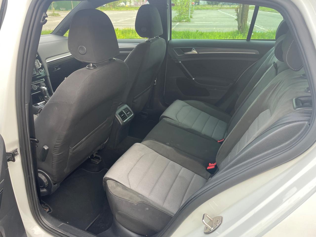 Volkswagen Golf 1.6 TDI 110 CV DSG 5p. R-line*Neopatentati*Cerchi*Euro 6*