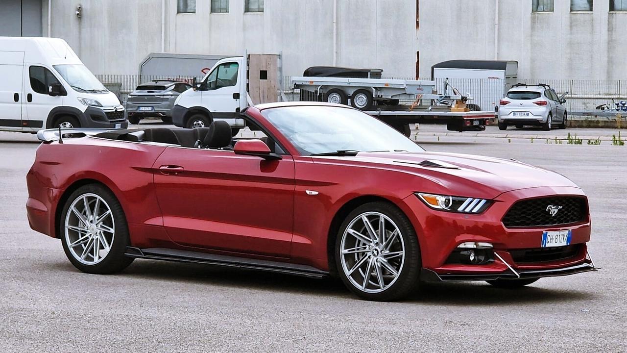 Ford Mustang Fastback 3.7 Cabrio Noleggio