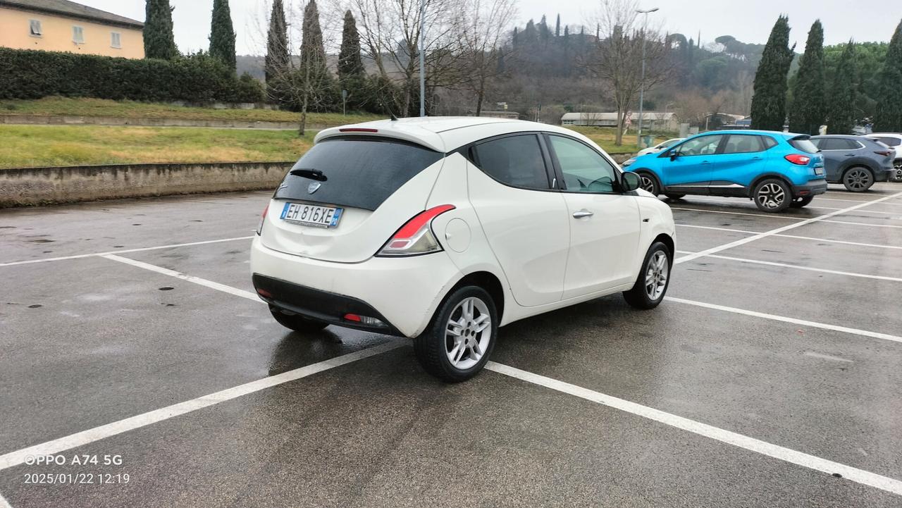 Lancia Ypsilon 1.2 69 CV Platino