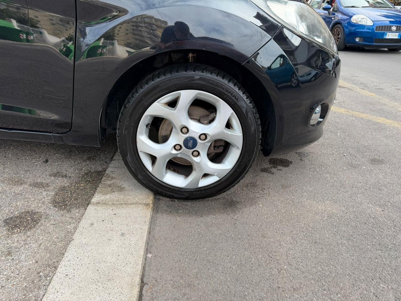 Ford Fiesta 1.4 TDCi DIESEL 70CV 5 porte - Anno 11/2012 - NEOPATENTATO