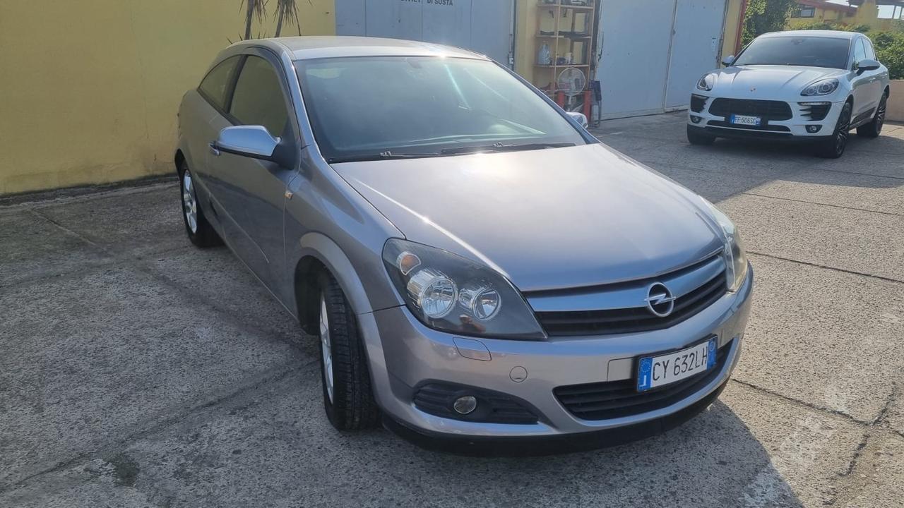 Opel Astra GTC 1.7 CDTI 101CV 3 porte Cosmo