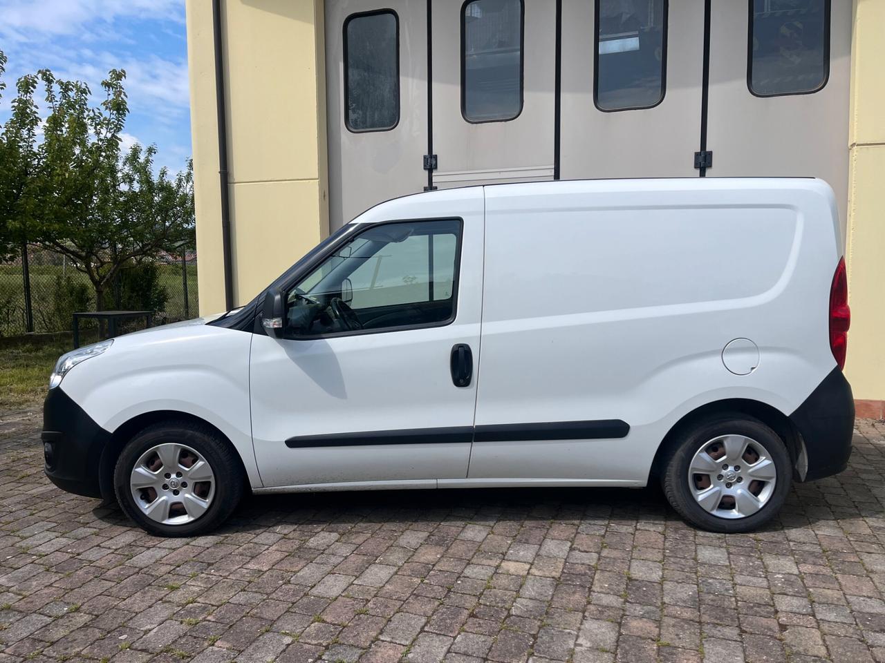 OPEL COMBO 2016 IVA ESPOSTA