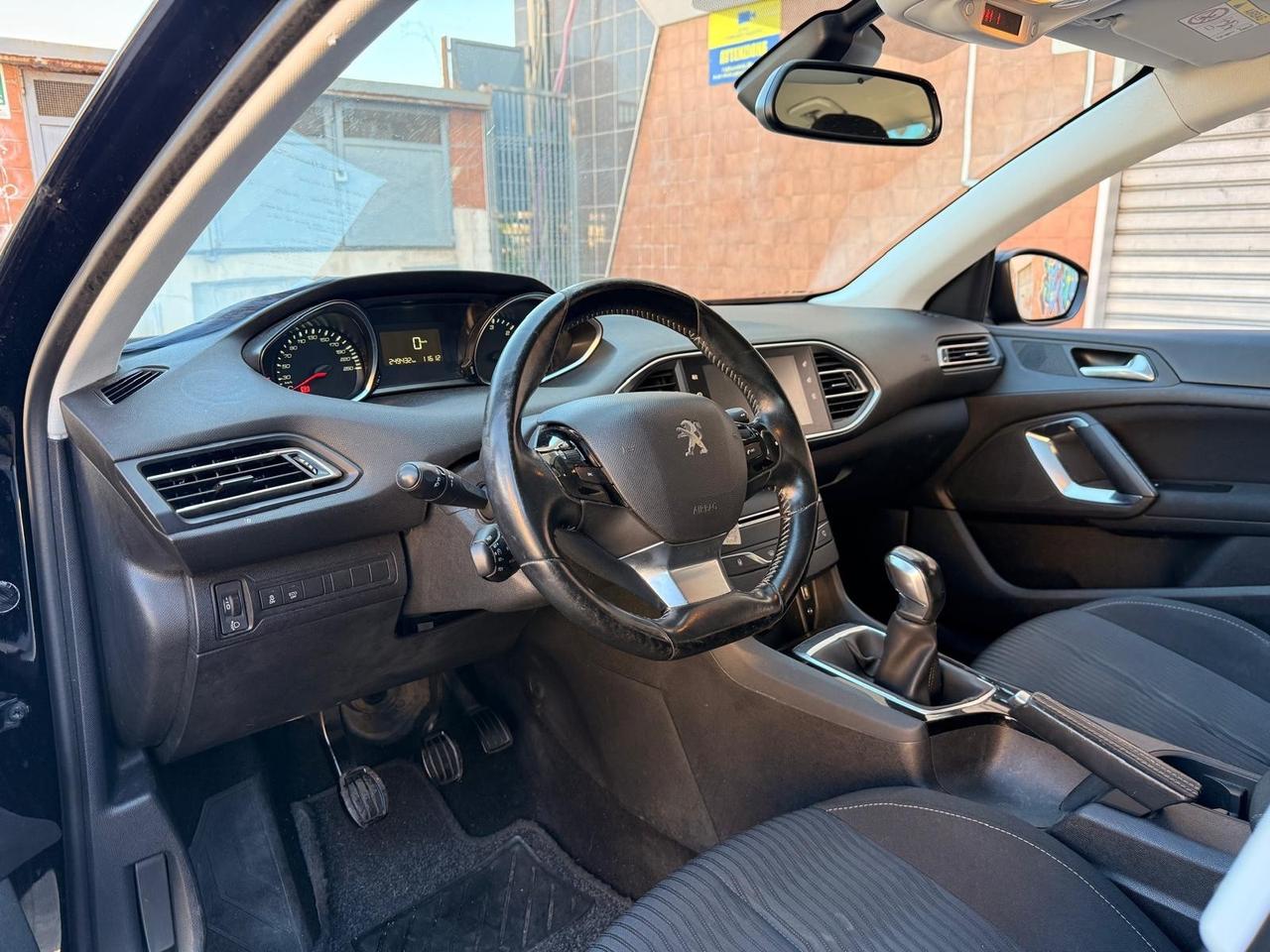 Peugeot 308 BlueHDi 100 S&S Business