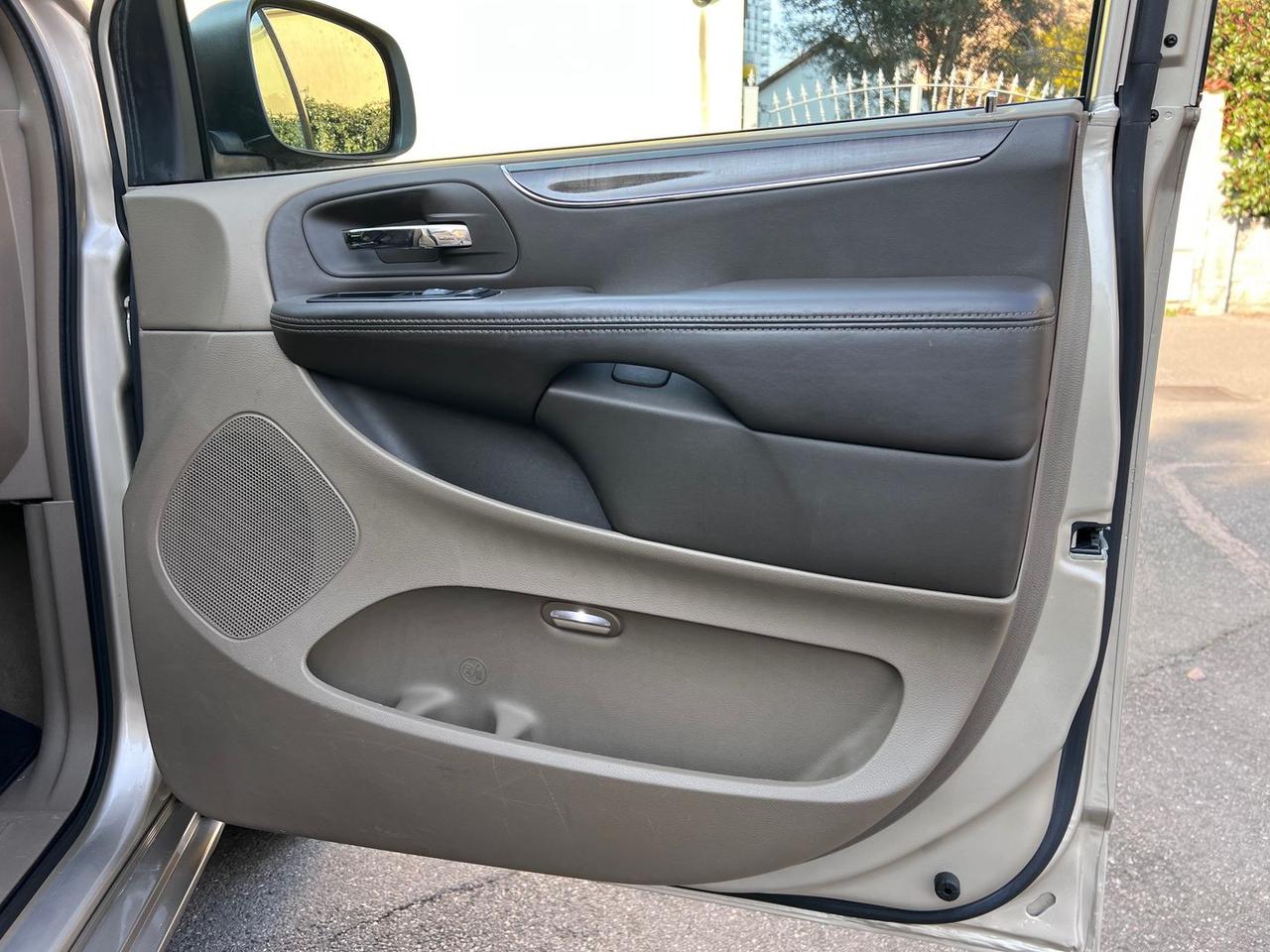 Lancia Voyager 2.8 D Platinum #9528