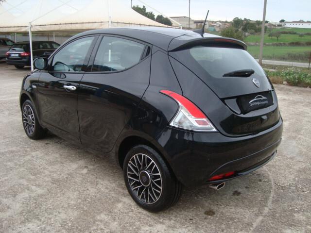 Lancia Ypsilon 1.0 FireFly 5 porte S&S Hybrid Platino