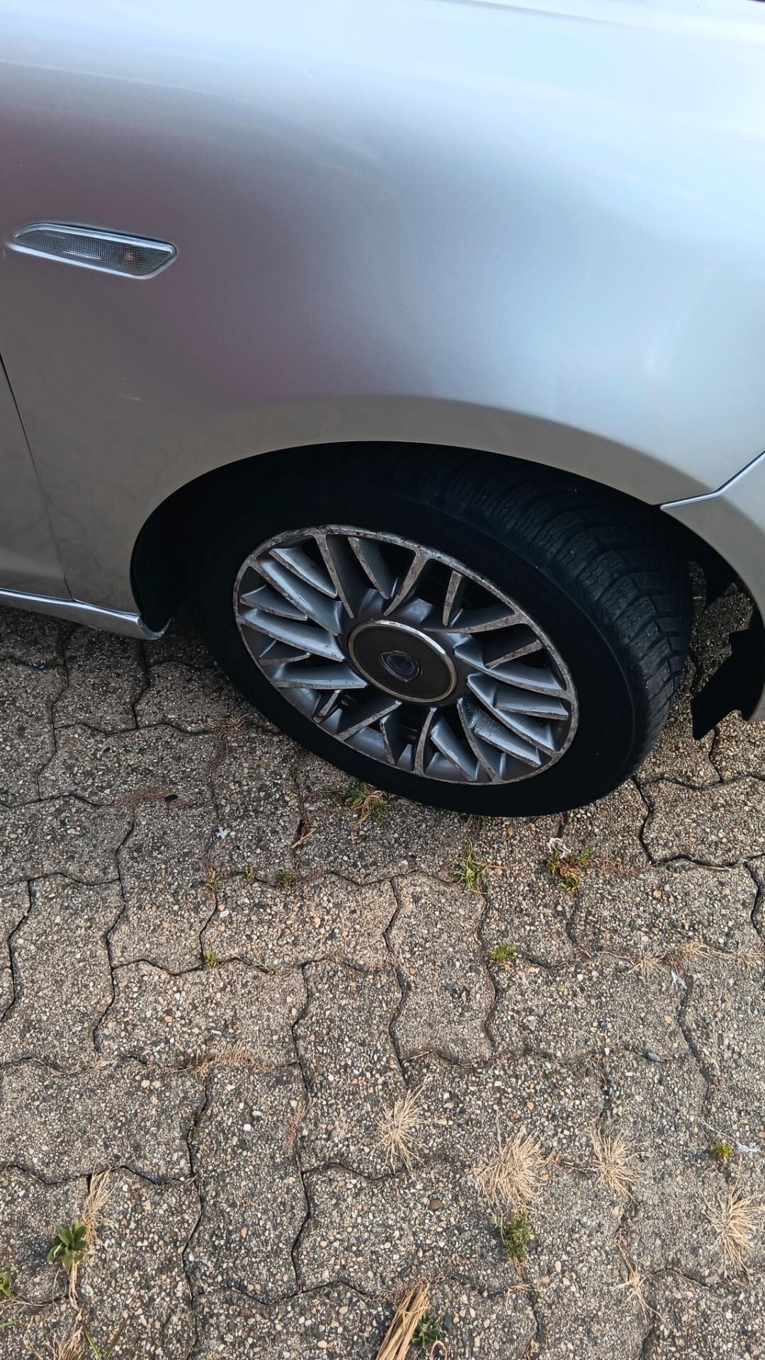 Lancia Ypsilon 0.9 TwinAir 85 CV 5 porte S&S Platinum