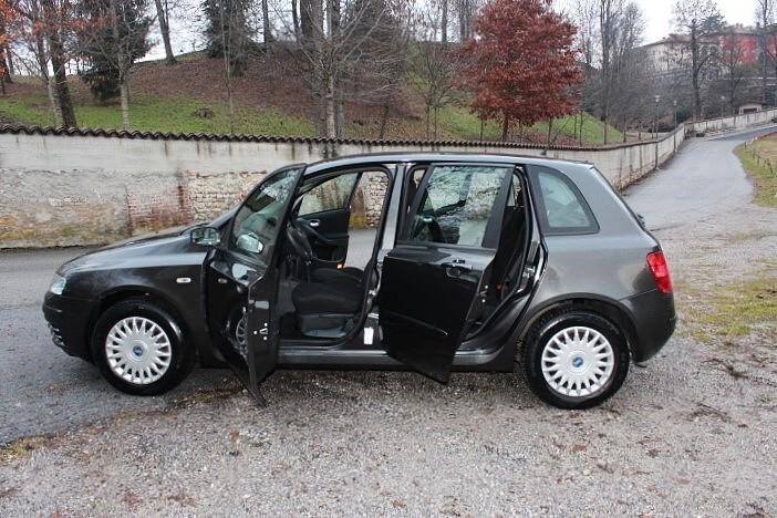 Fiat Stilo MJET 5 porte Dynamic KIT DISTRIBUZIONE APPENA SOSTITUITO GOMME ALL SEASON