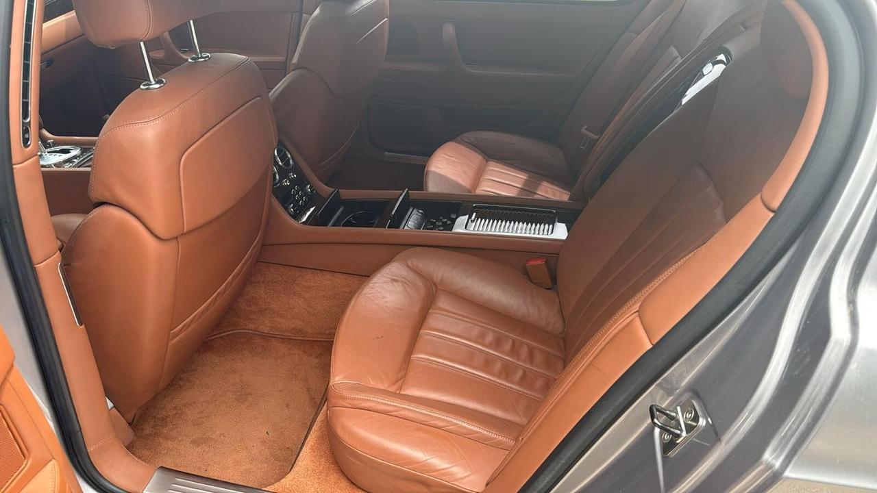 Bentley Continental silver spure