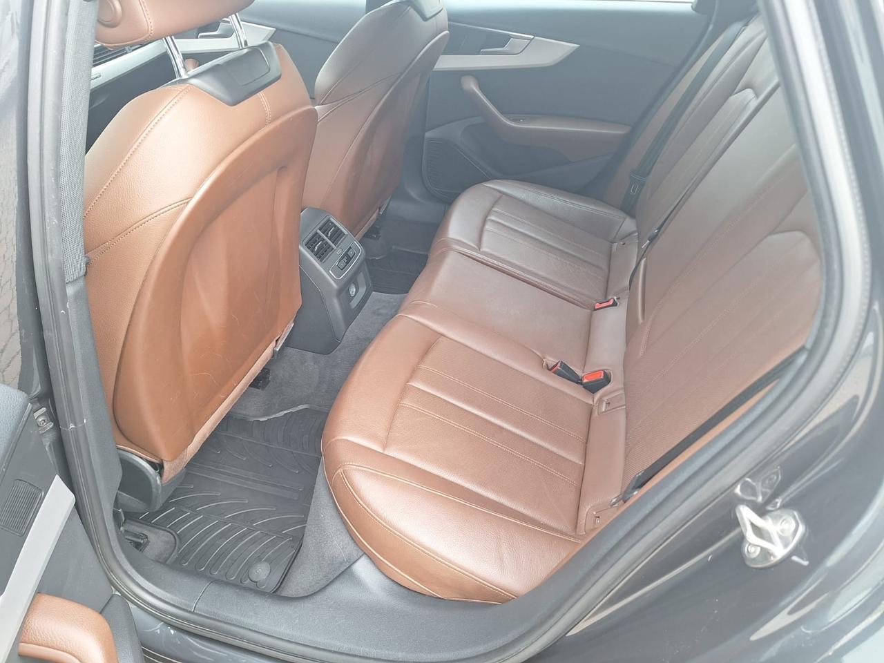 Audi A4 45 TFSI quattro S tronic Business Sport