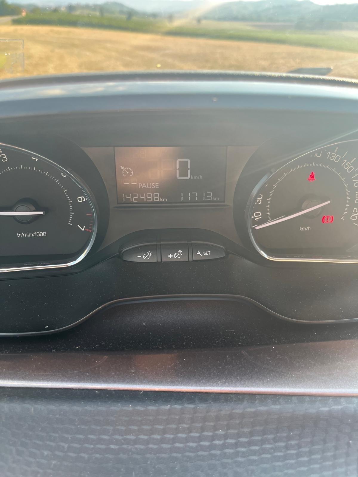 Peugeot 2008 1.2 VTi 82CV Allure