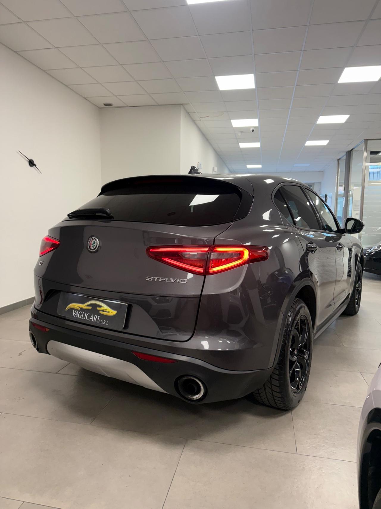 Alfa Romeo Stelvio 2.2 Turbodiesel 180 CV AT8 RWD Executive
