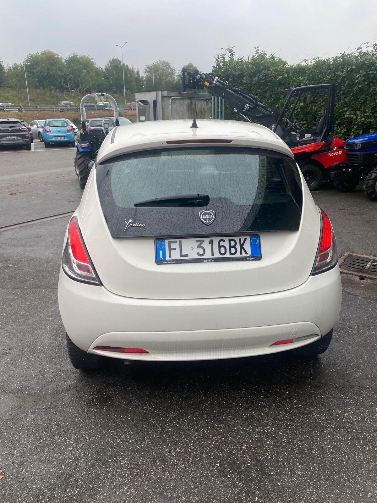 Lancia Ypsilon