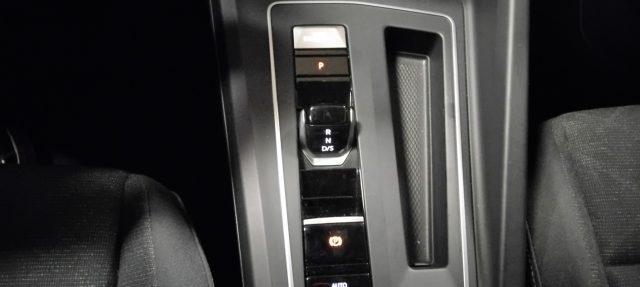 VOLKSWAGEN Golf VAR. 1.0 eTSI EVO DSG Life MILD HYBRID