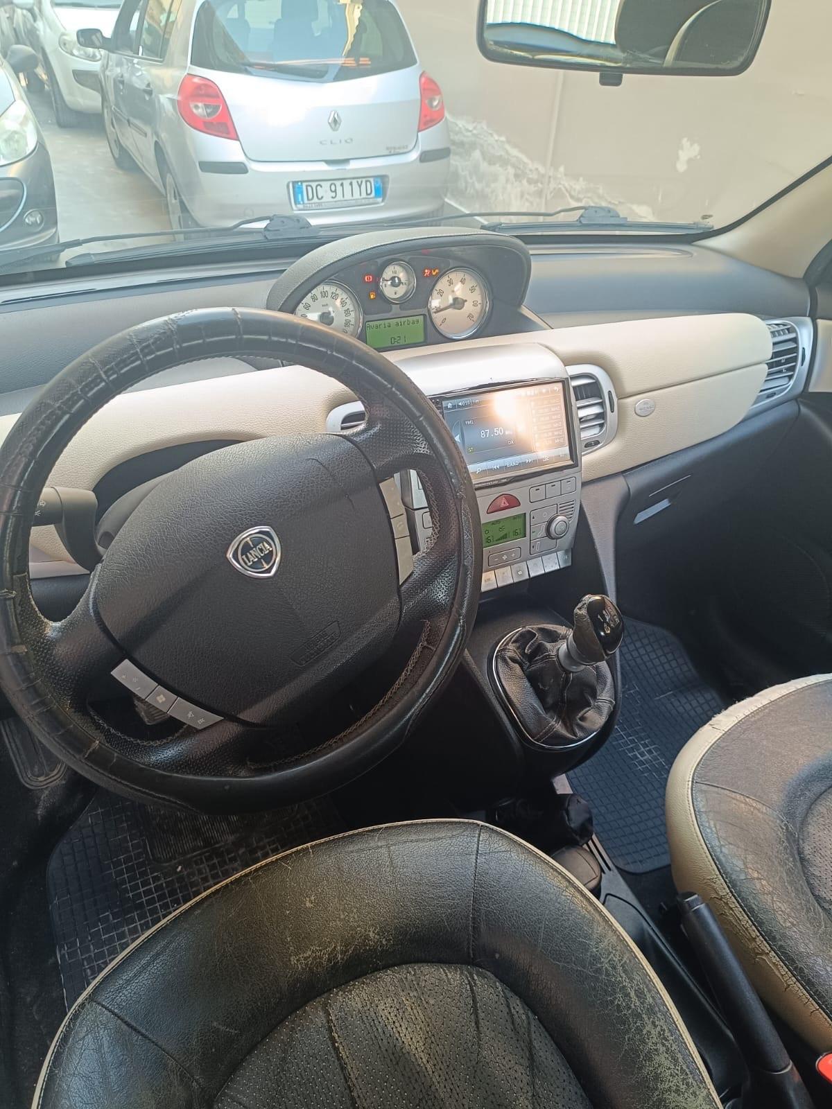 Lancia Ypsilon 1.4 Platino Ecochic GPL