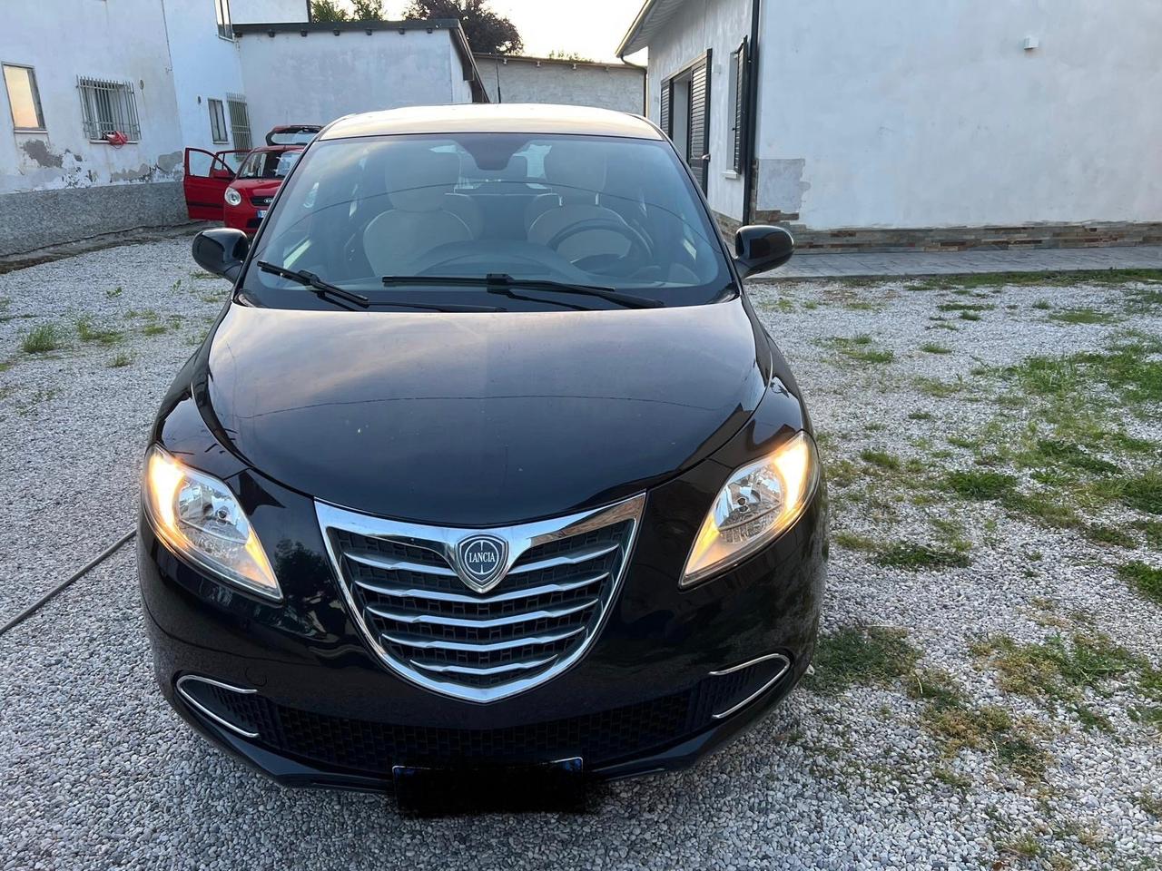 Lancia Ypsilon 0.9 TwinAir 85 CV 5 porte Metano Ecochic Elle
