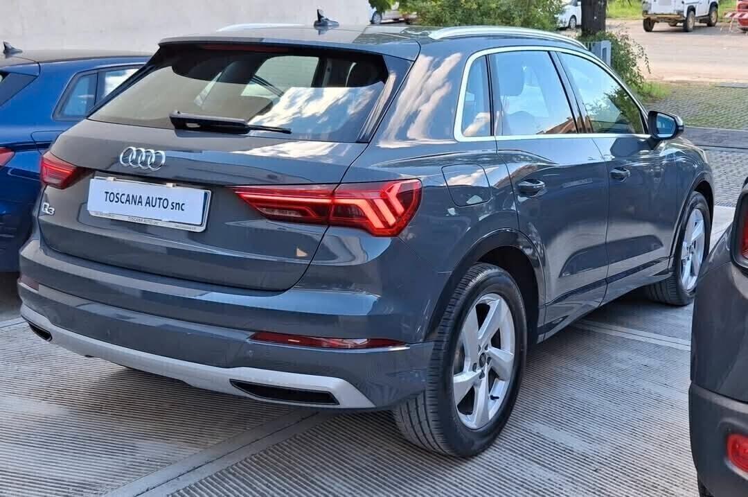 Audi Q3 150cv S tronic fari full led