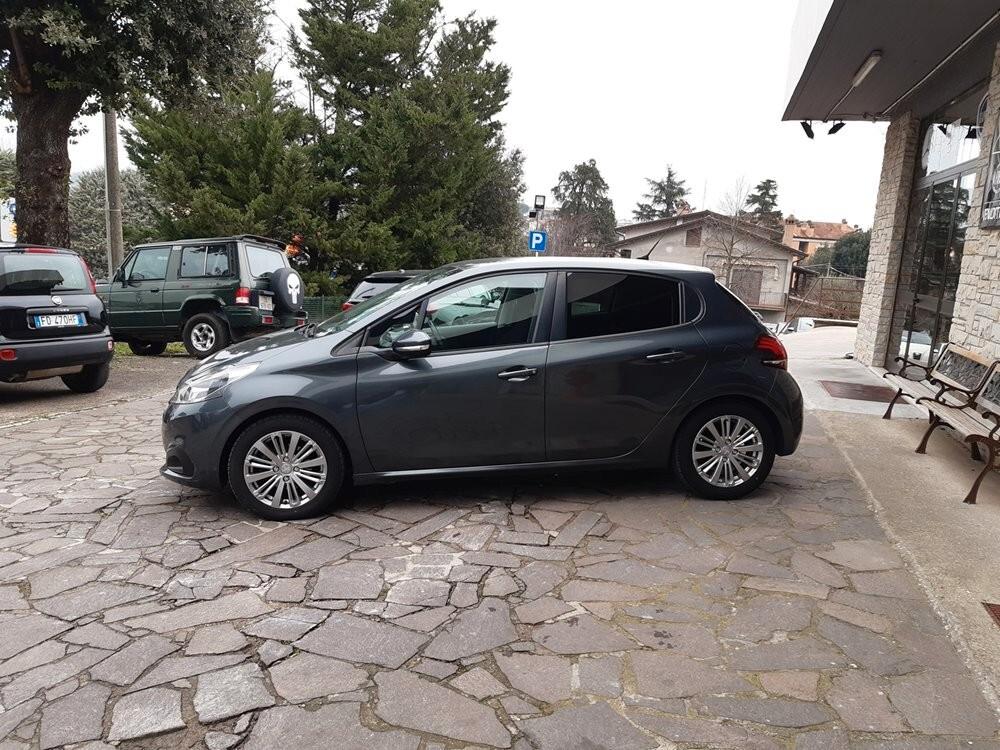 Peugeot 208 PureTech 82 5 porte Allure NEO PATENTATI