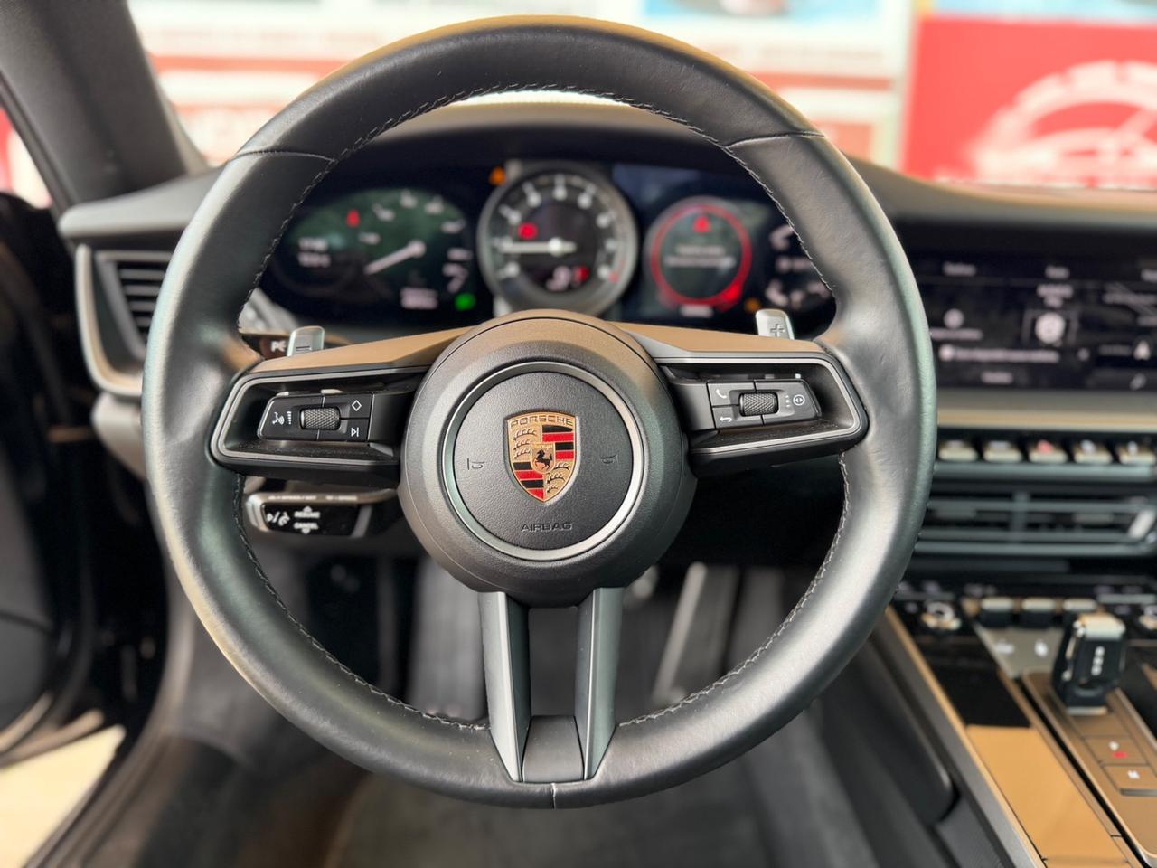 Porsche 992 911 Coupe 3.0 Carrera total black/Porsche Approved