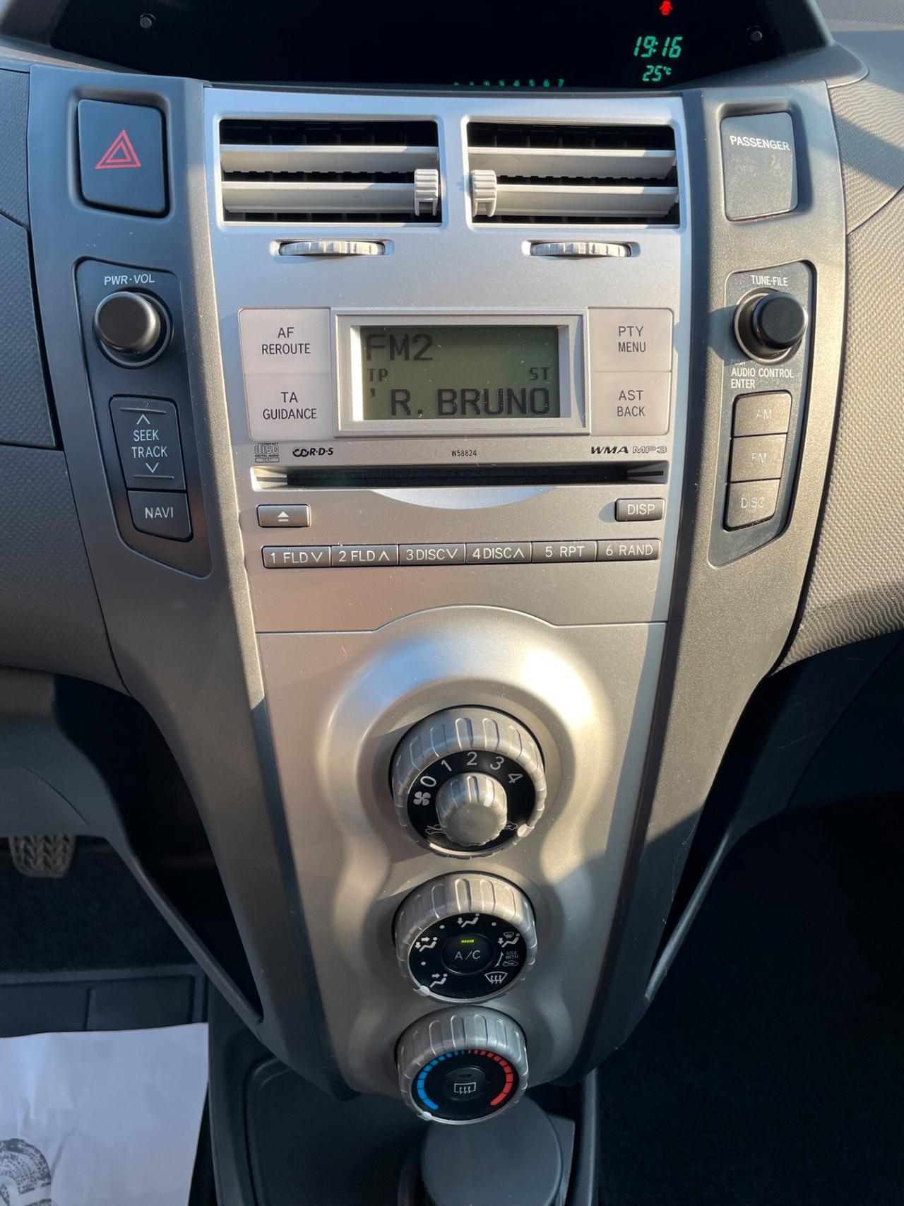 Toyota Yaris 1.3 5 porte Sol KM REALI!!! NEOPATENTATI OK
