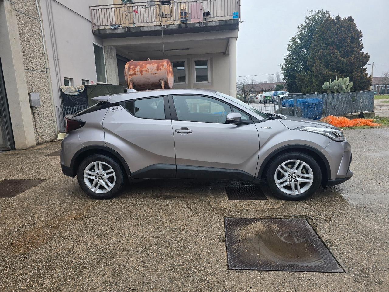 Toyota C-HR 1.8 Hybrid E-CVT Business