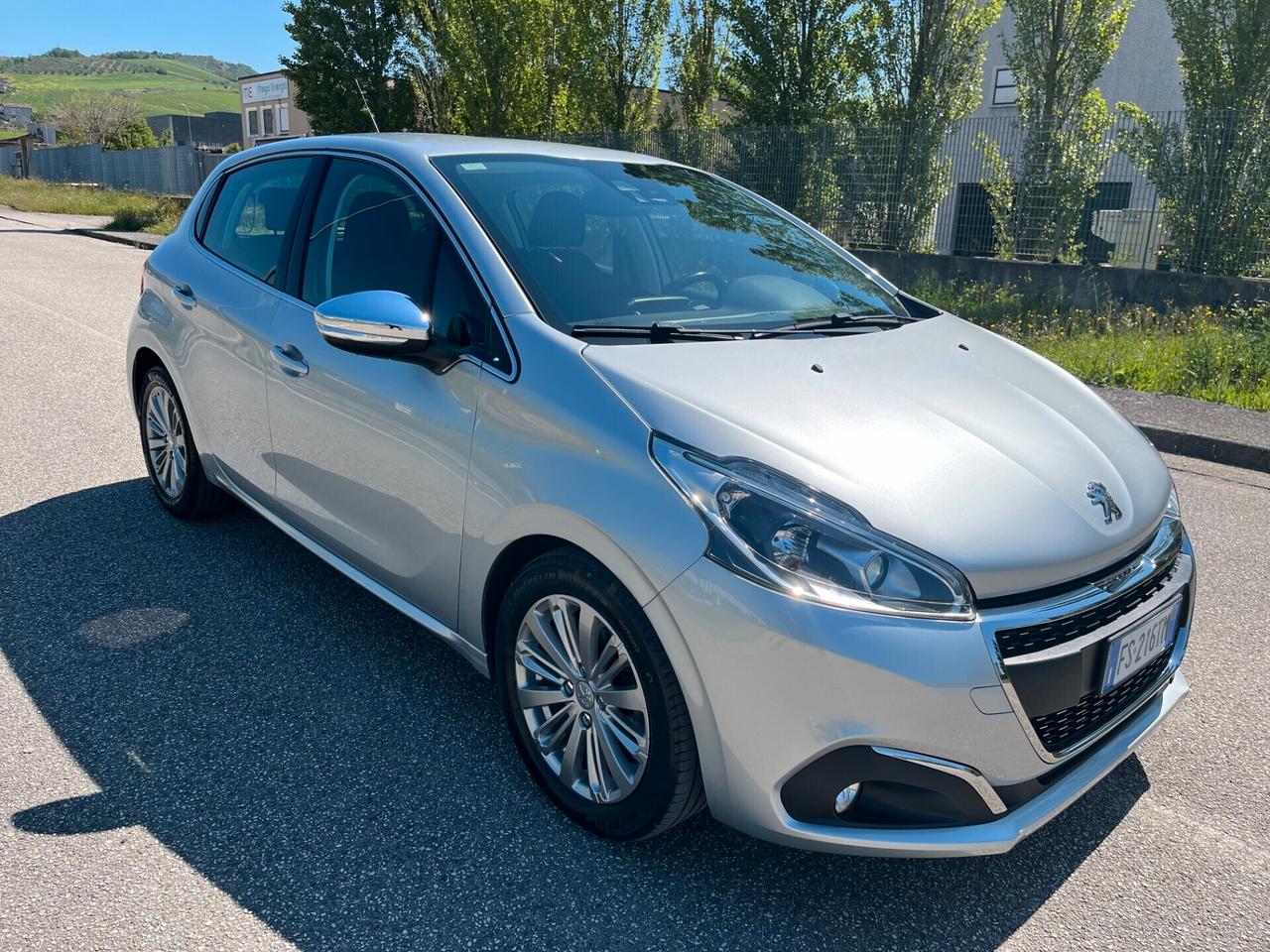 Peugeot 208 BlueHDi 100 S&S 5 porte Allure