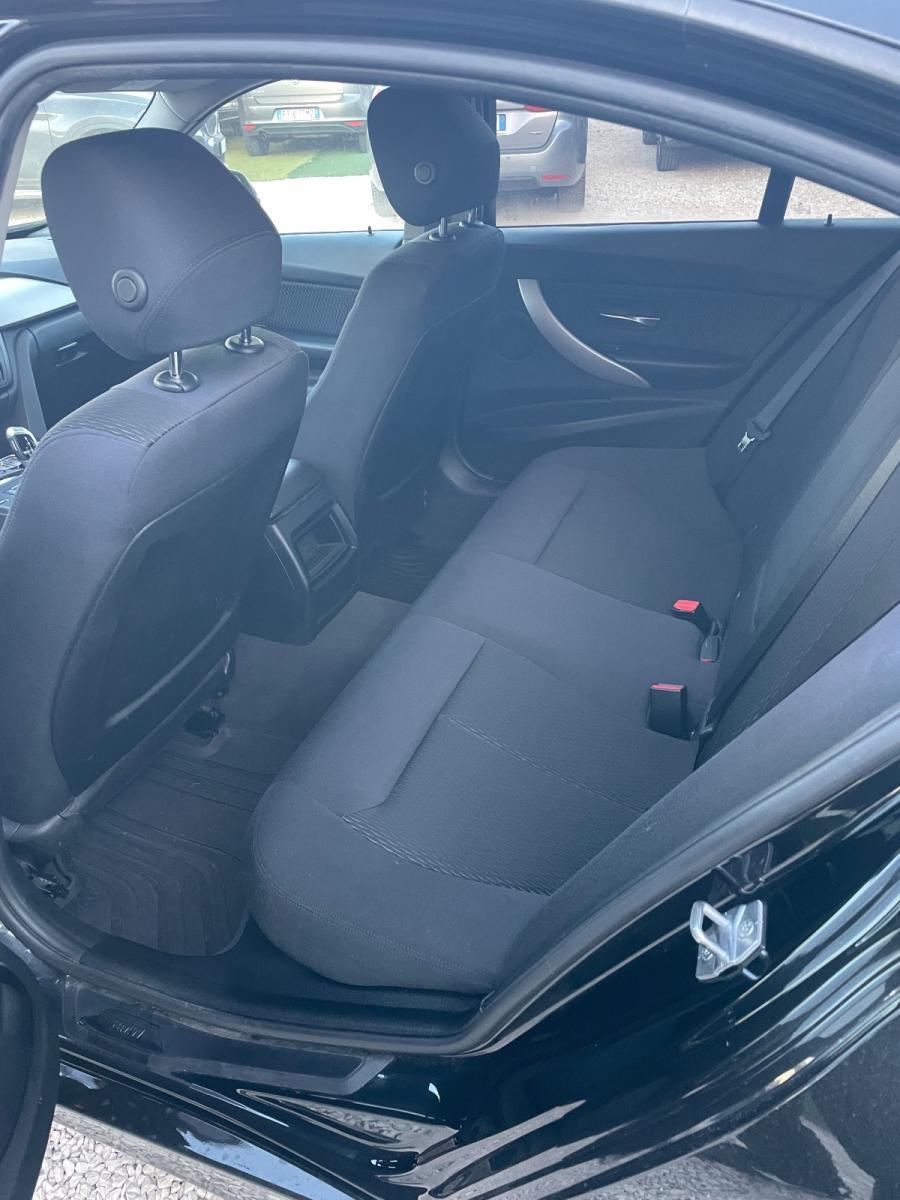 BMW - Serie 3 - 320d Luxury