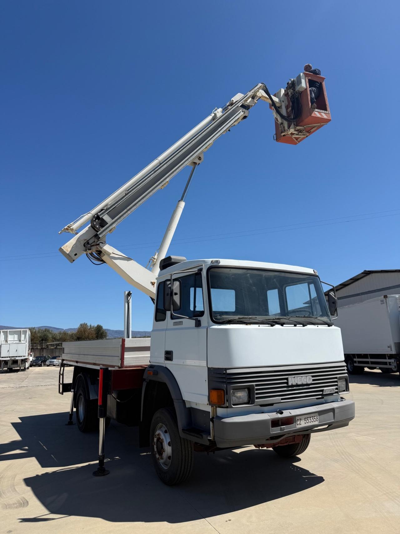 Iveco 115-17 PIATTAFORMA BIZZOCCHI 18 Mt