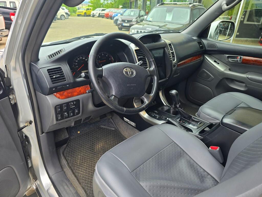 Toyota Land Cruiser 3.0 D-4D WAGON 8 POSTI