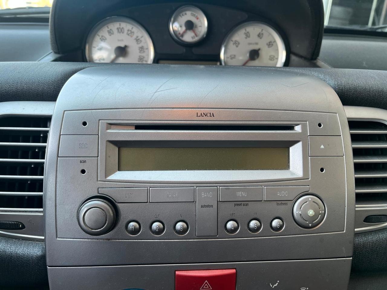 Lancia Ypsilon Ypsilon 1.2 16v Momo Design