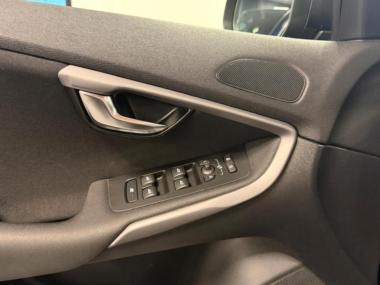 VOLVO V40 2.0 D2 GEARTRONIC 120CV PELLE NAVI CAM ANNO 2019