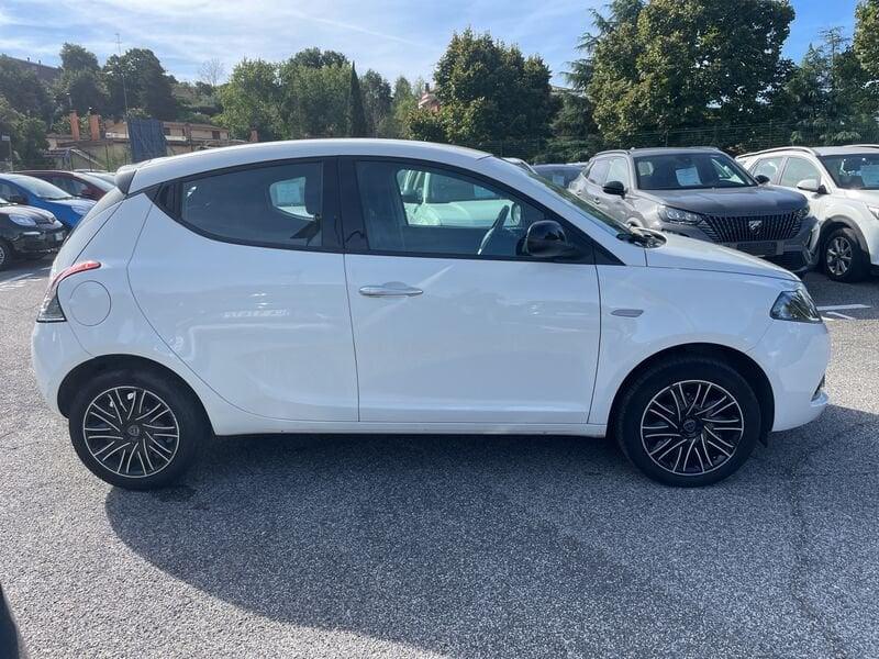 Lancia Ypsilon NUOVA My23 1.0 Firefly 70 CvStart&Stop Hybrid Gold
