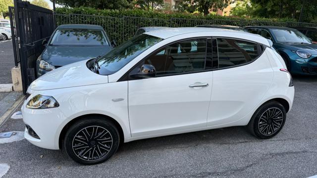 LANCIA Ypsilon 1.0 FIREFLY S&S HYBRID GOLD*R.CAM*CARPLAY*LED*TEL
