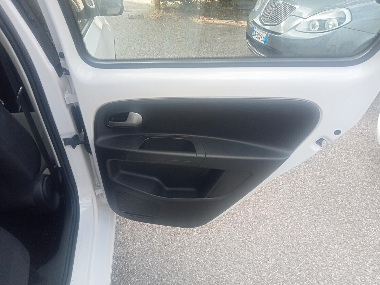 Volkswagen up! 1.0 75 CV 5p. Cambio automatico OK Neopatentati
