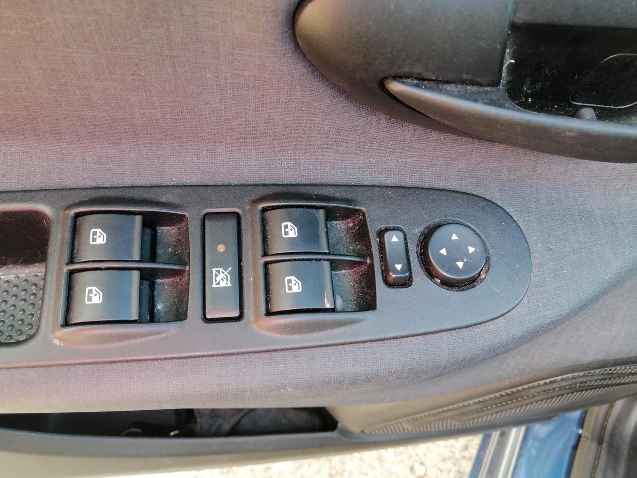 Lancia Ypsilon 1.2 69 CV 5 P GPL Gold