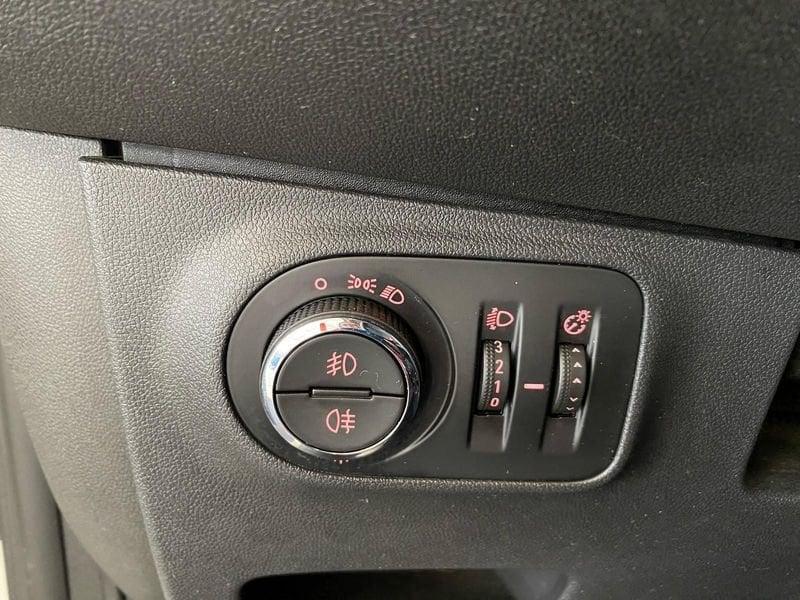 Opel Corsa 1.2 5 porte b-Color