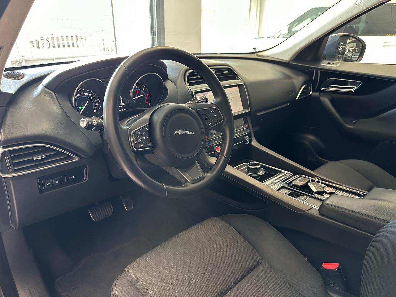 Jaguar F-Pace 2.0 D 180 CV AWD aut. Portfolio