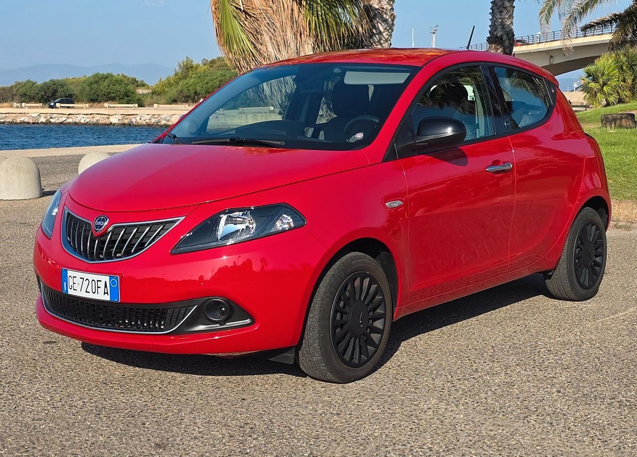 Lancia Ypsilon 1.0 FireFly 5 porte S&S Hybrid Ecochic Silver