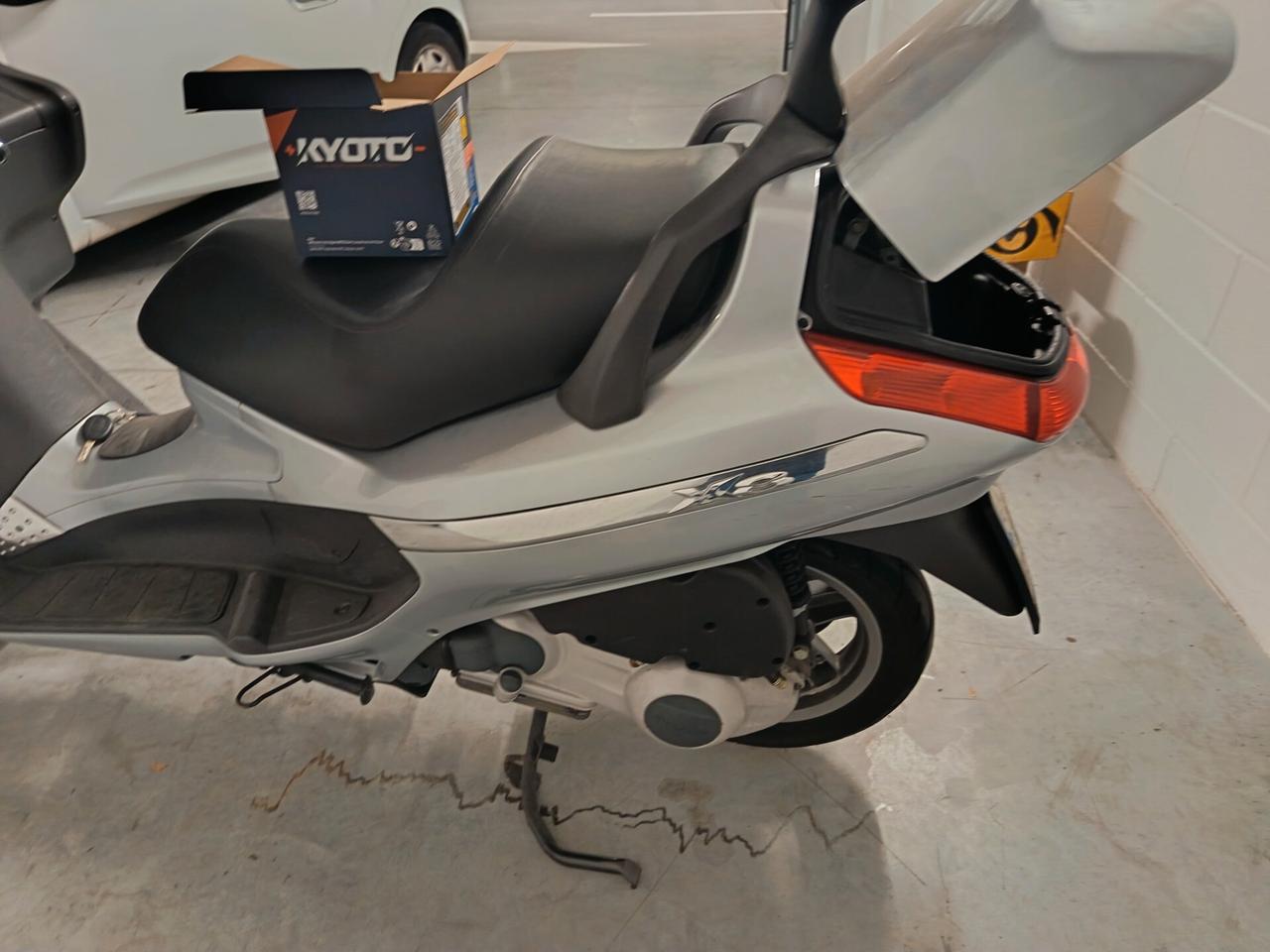 Piaggio X8 250