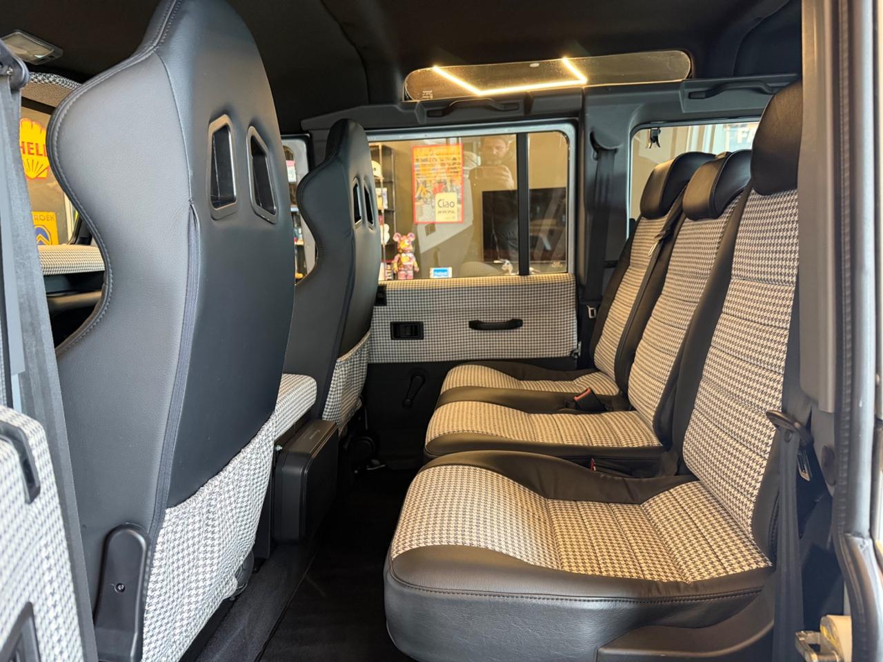 Land Rover Defender 110 2.4 TD4 Station Wagon SE