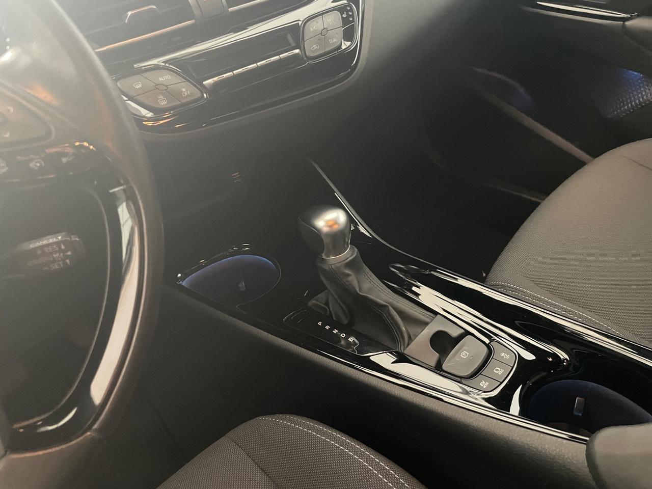 Toyota C-HR 1.8 Hybrid E-CVT Lounge